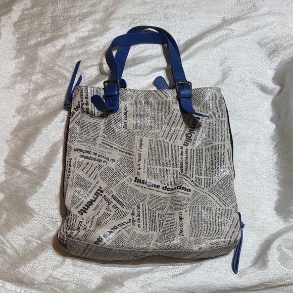 Maurizio auto Blue and White Newspaper Print Tote Bag 💯 leather made in Italy 🇮🇹